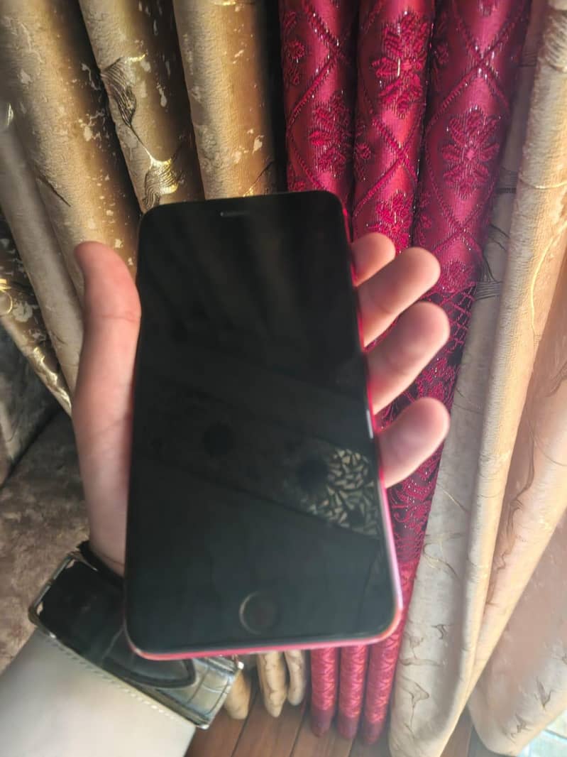 Apple iPhone 8 Plus 1