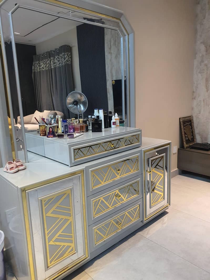 selling bed with dressing table 1
