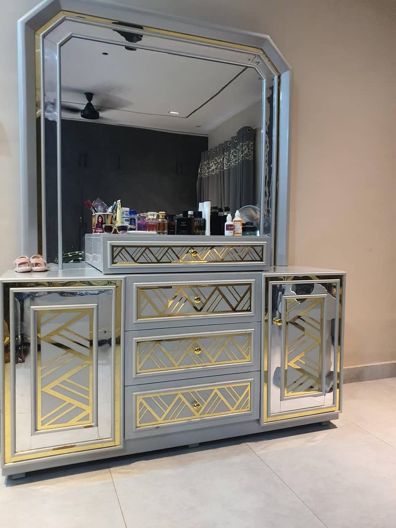 selling bed with dressing table 2