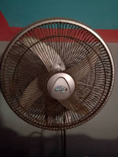 bracket fan