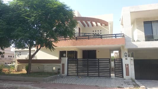 10 MARLA 4 BEDROOM HOUSE WITH BASMENT HALL FOR SALE