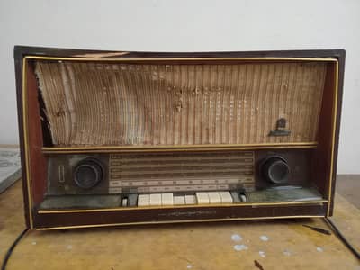 Antique German Radio (GRUNDIG) RADIO-WORKE GMBH FURTH (BAY)