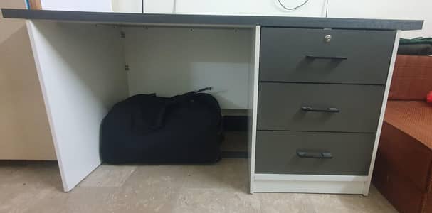 Office table / study table.