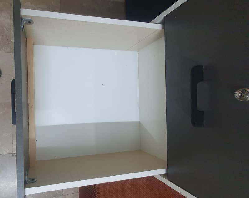 Office table / study table. 3