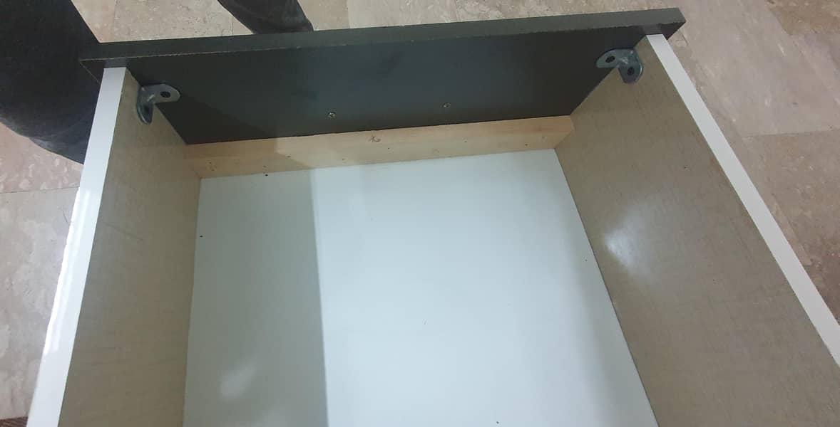 Office table / study table. 4