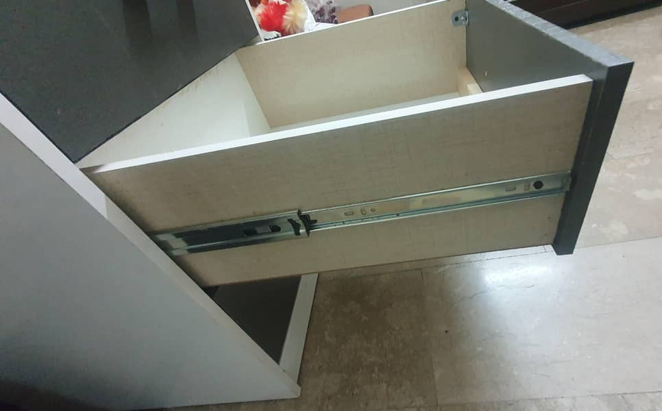 Office table / study table. 5