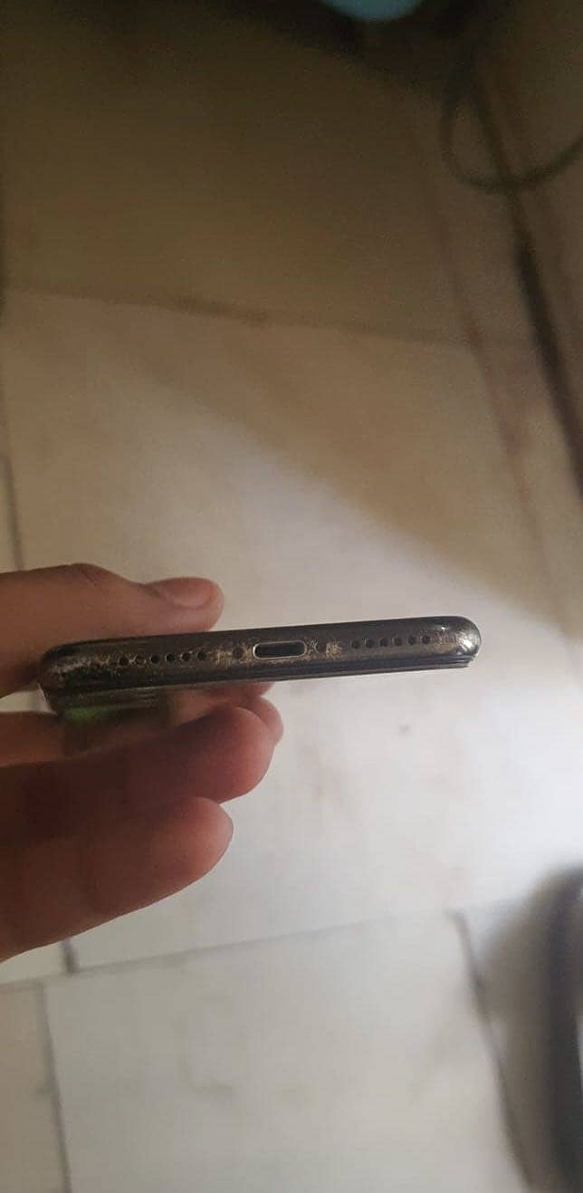 Apple iPhone X 3