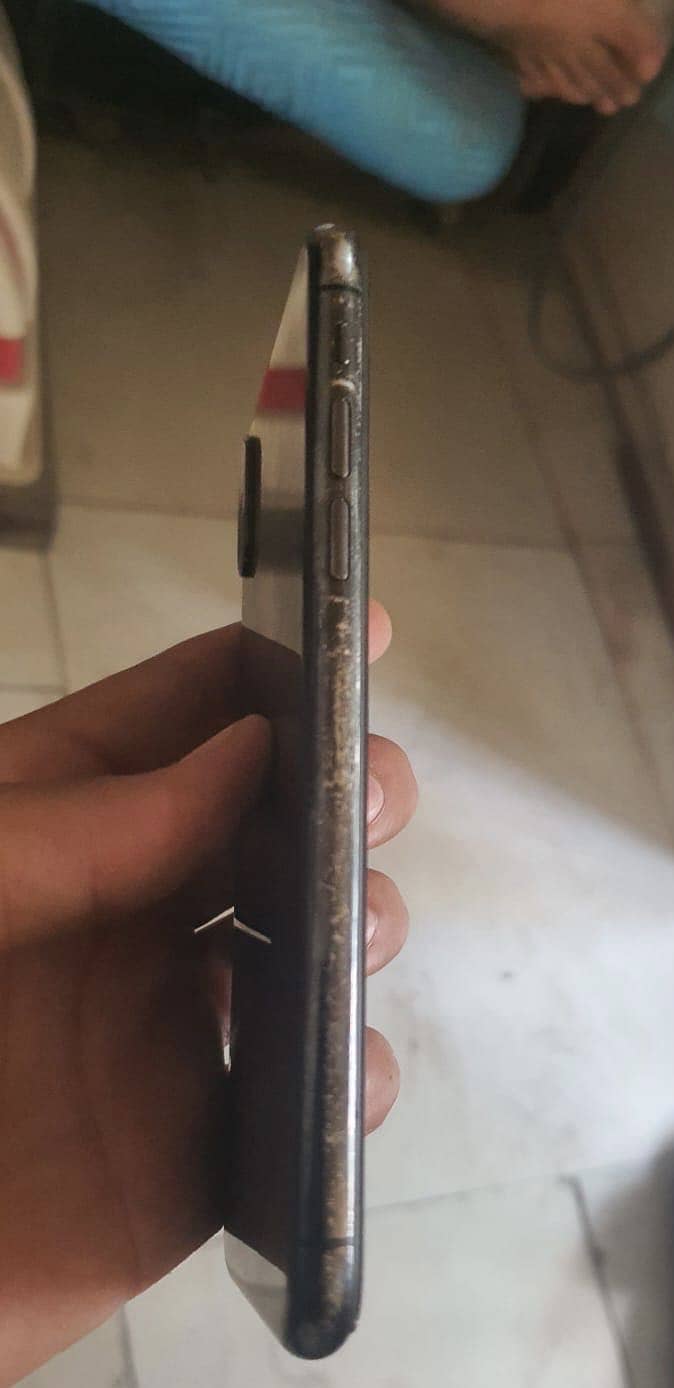 Apple iPhone X 4