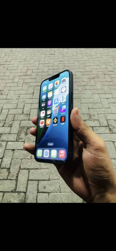 Apple iPhone 13