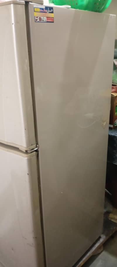 Dawlance ka refrigerator sale ha compressor krab ha wo thk karwana par