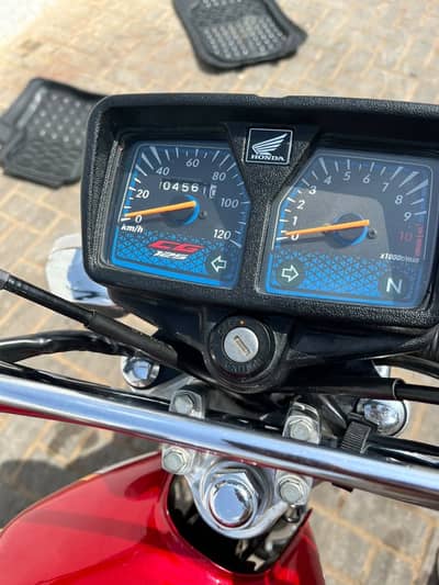 Honda 125 with special number