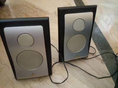 orange  speakers almost new. condiotion 10/10
