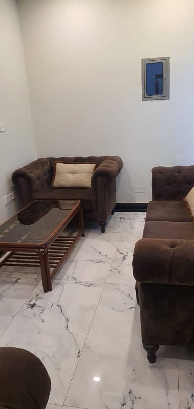 Gulberg upper portion 2 bedroom TVL kitchen car parking