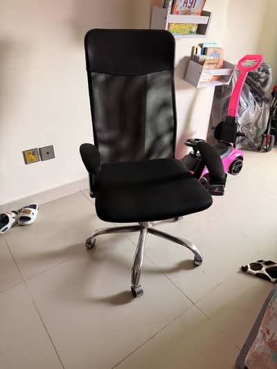 Lunar Executive Chair 9 on 10 condition