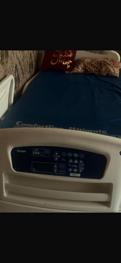 Patient bed is for sale in good condition it's feel like new