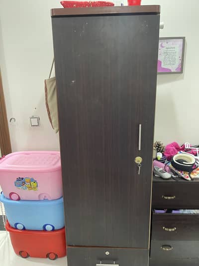 Single wardrobe / cupboard