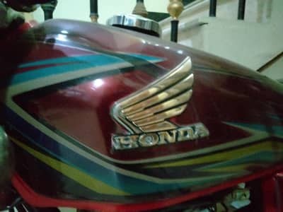 Honda CG125 for sale in Red 100% Genuine very less used