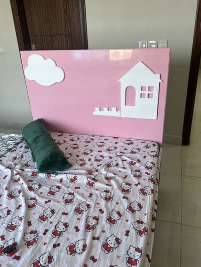 Kids bed excellent condition
