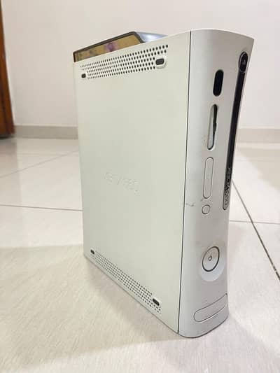 Xbox 360 one hand used with 2 controller