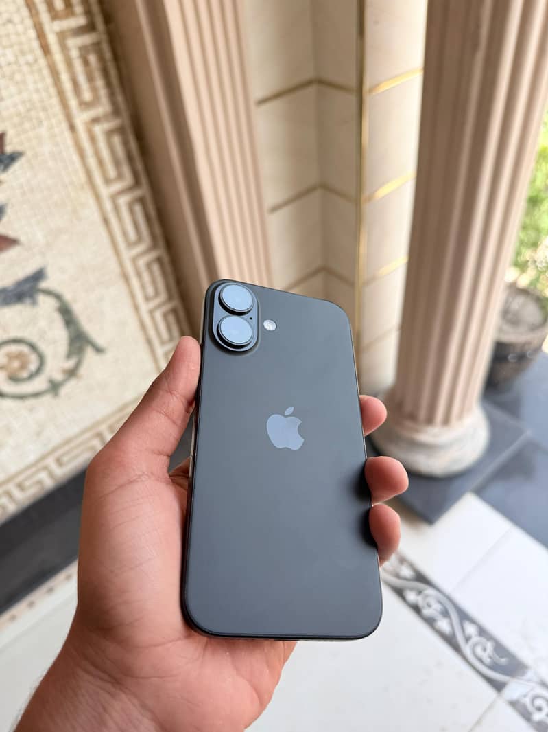 Apple iPhone 16 5