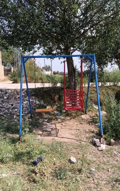 2 Seater Outdoor Metal Swing Bench Condition: Excellent