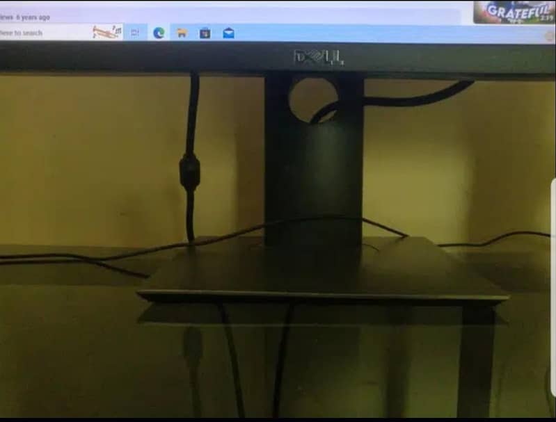 HP desktop ( Complete setup + desk) 2