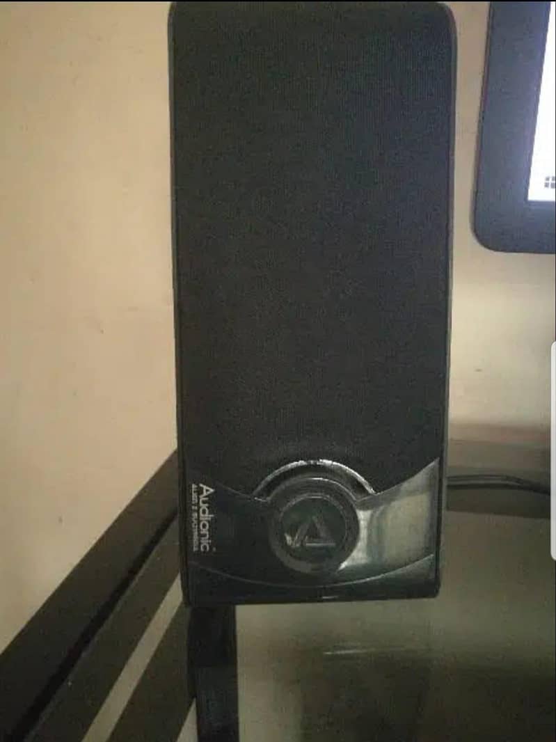 HP desktop ( Complete setup + desk) 4