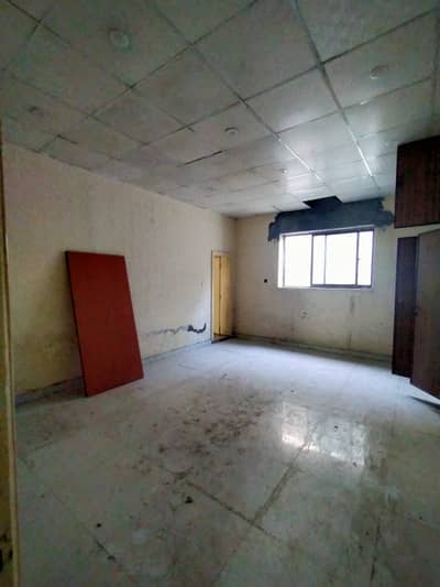 1 Kanal. Double. Story Building Hot Location