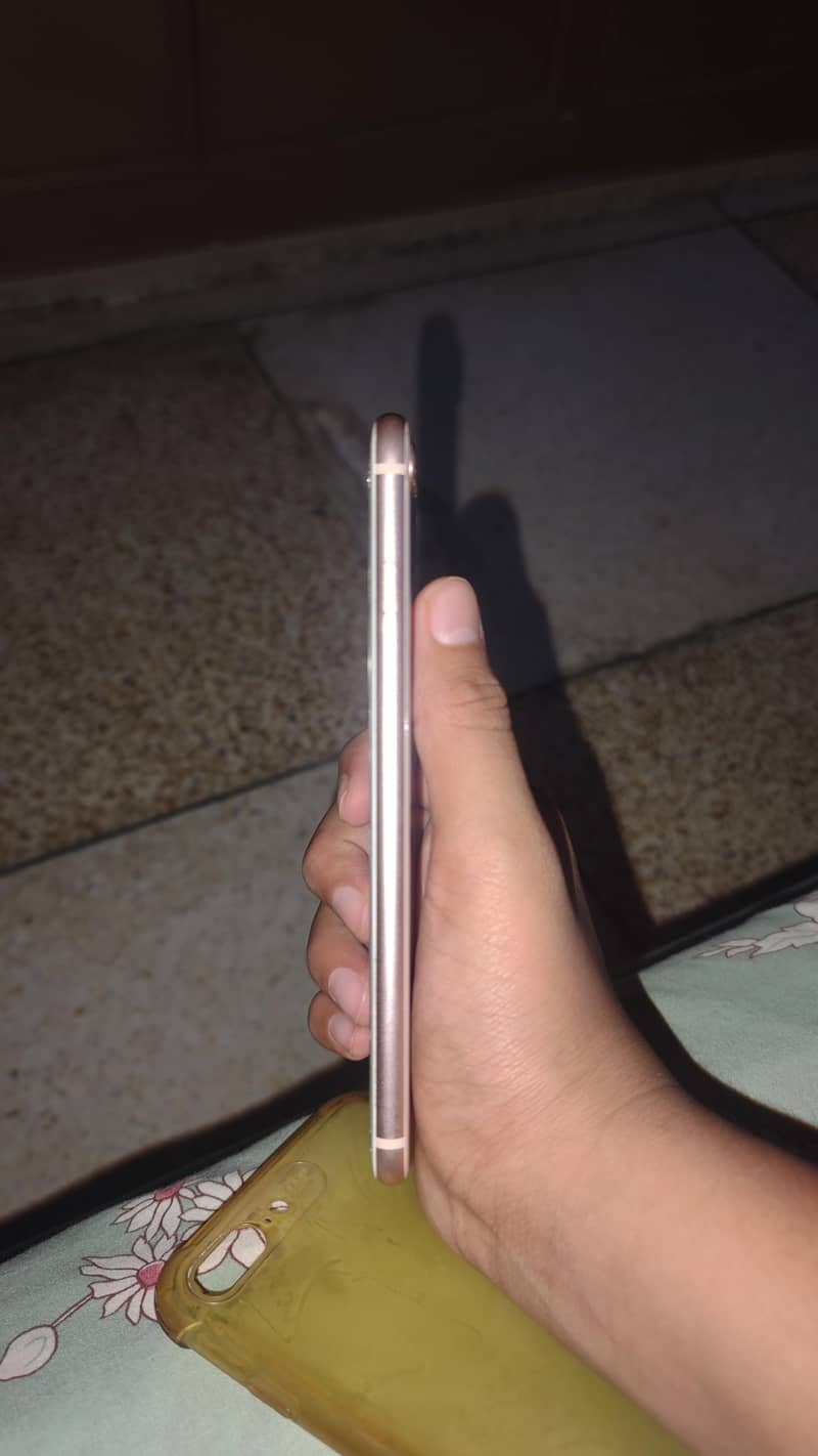 Apple iPhone 8 Plus 4