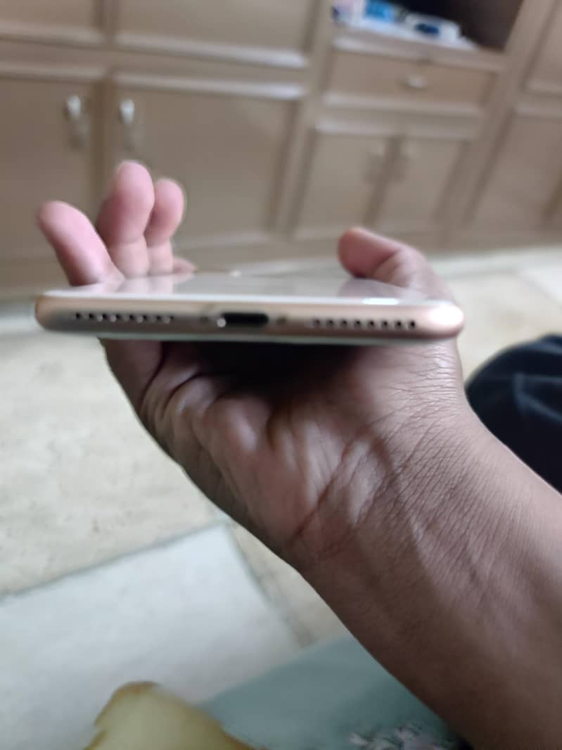Apple iPhone 8 Plus 6