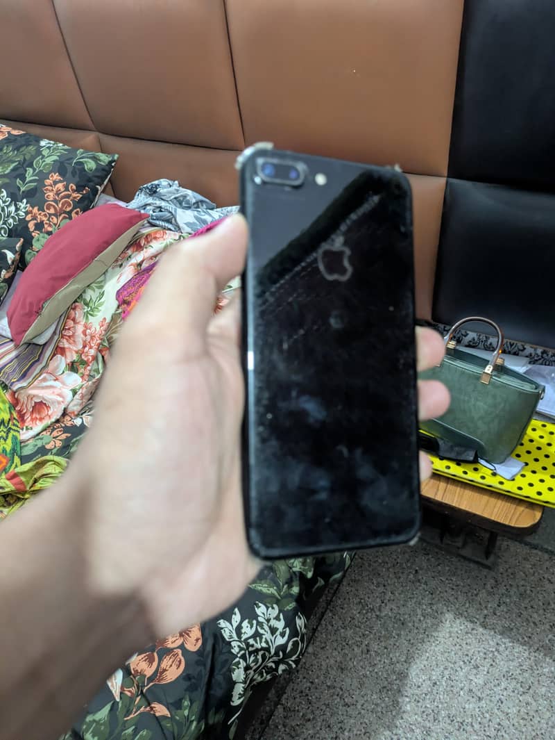Apple iPhone 7 Plus 1