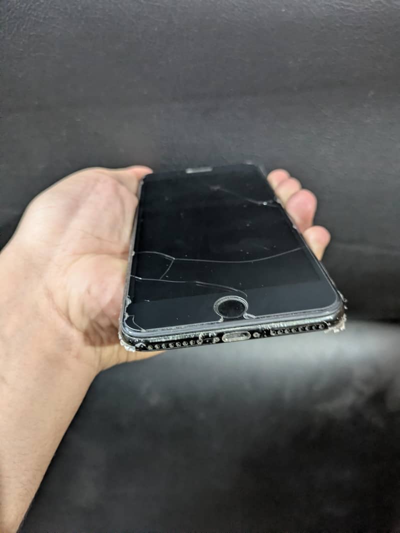 Apple iPhone 7 Plus 5