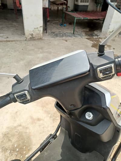 brg scooty ES 20