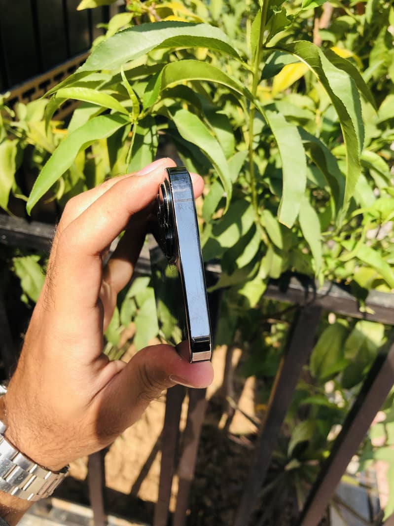 iPhone 12 Pro 4