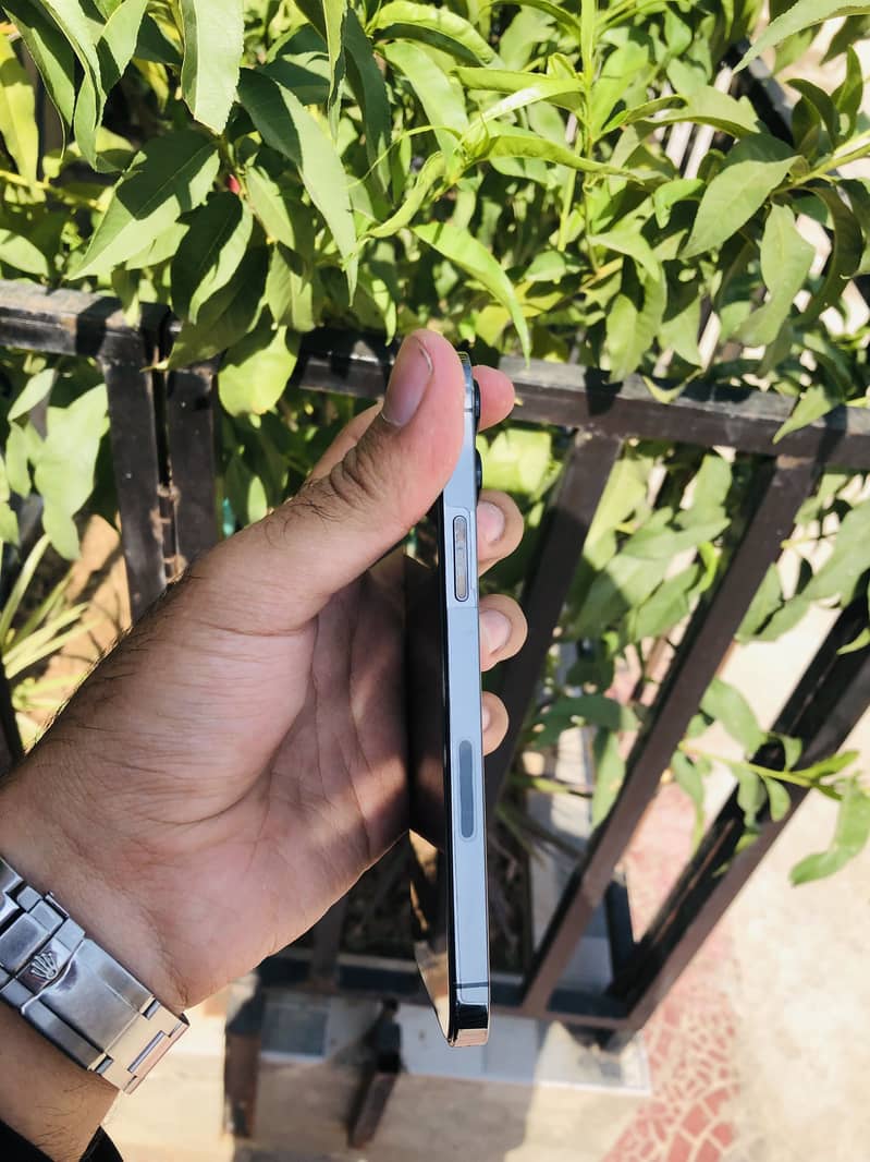iPhone 12 Pro 8