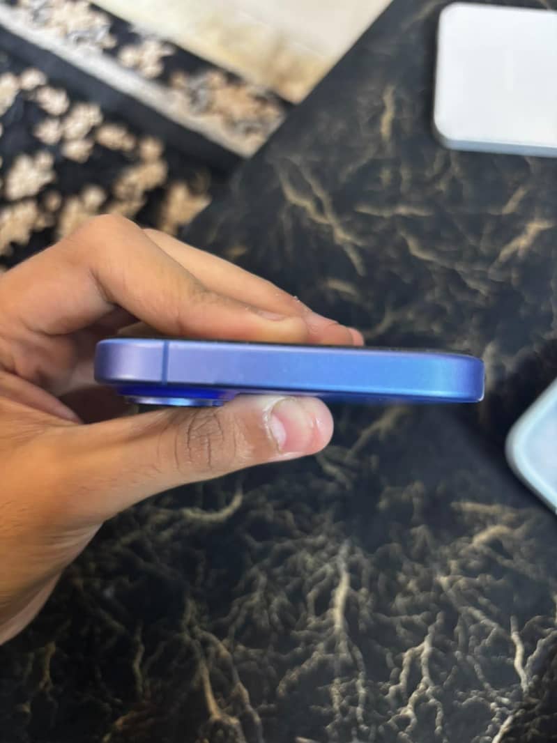 Apple iPhone 16 1