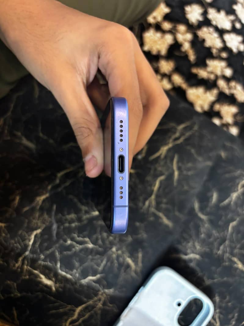 Apple iPhone 16 2