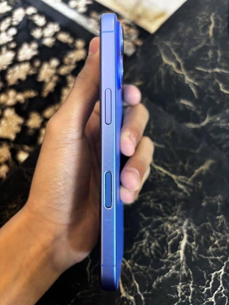 Apple iPhone 16 3