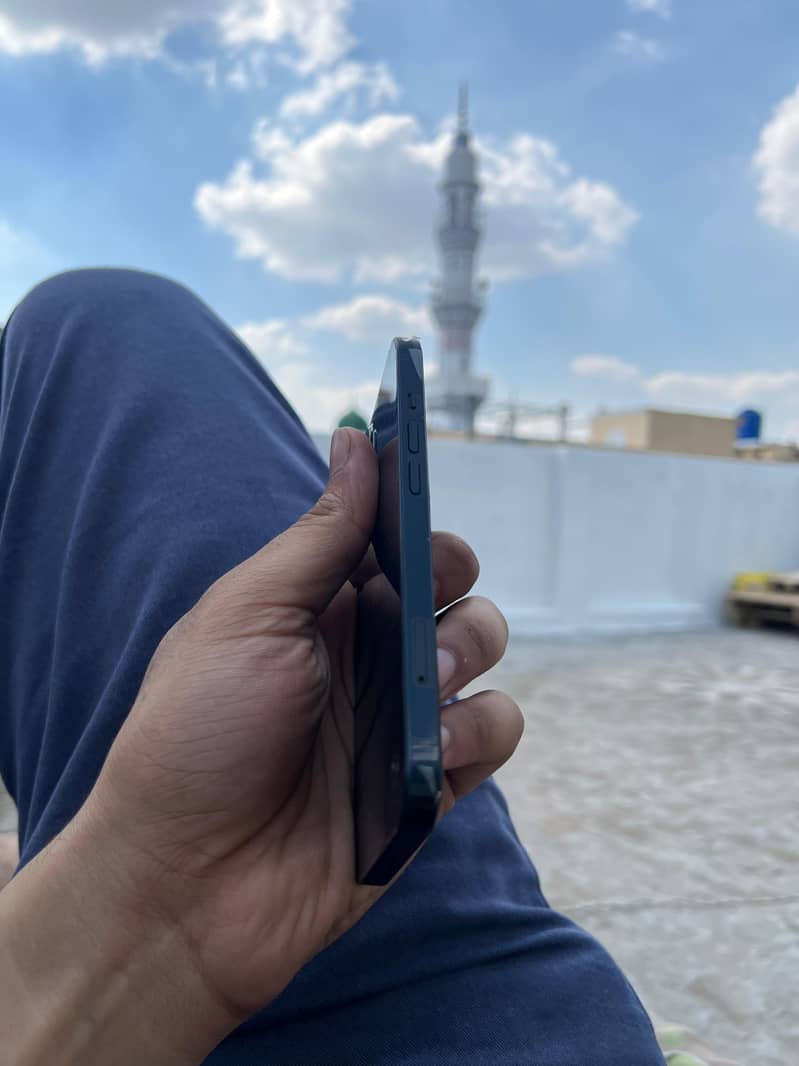 Apple iPhone 13 3