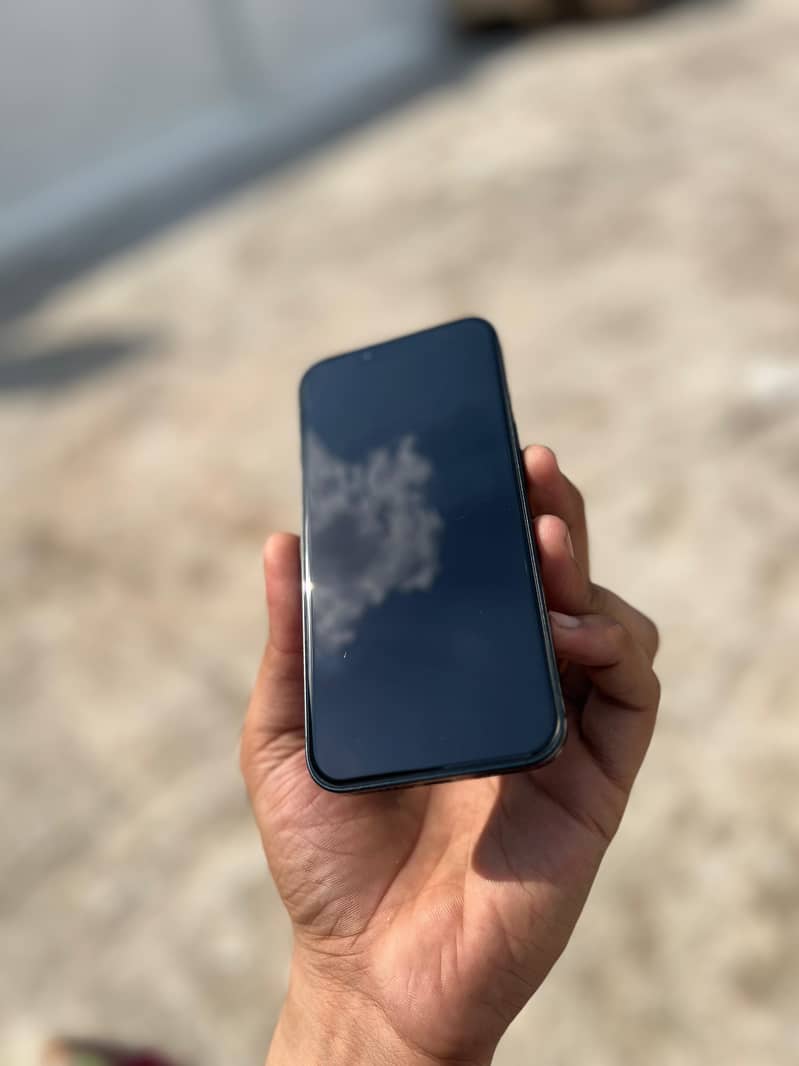 Apple iPhone 13 4