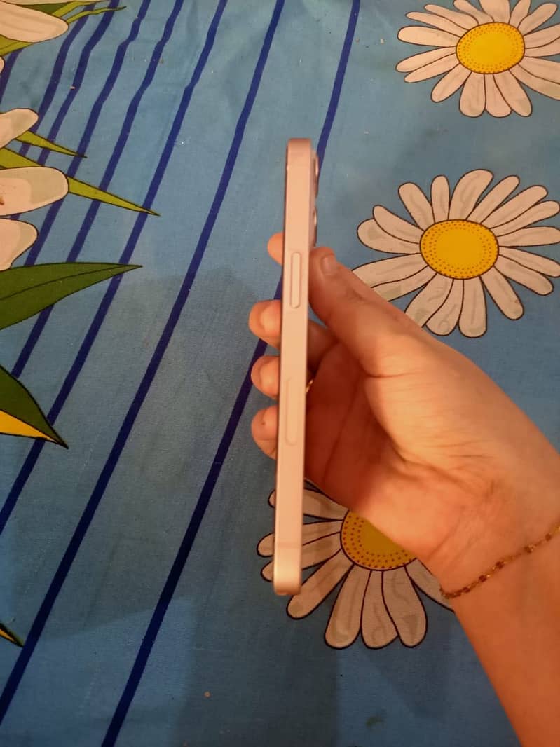 Apple iPhone 13 3