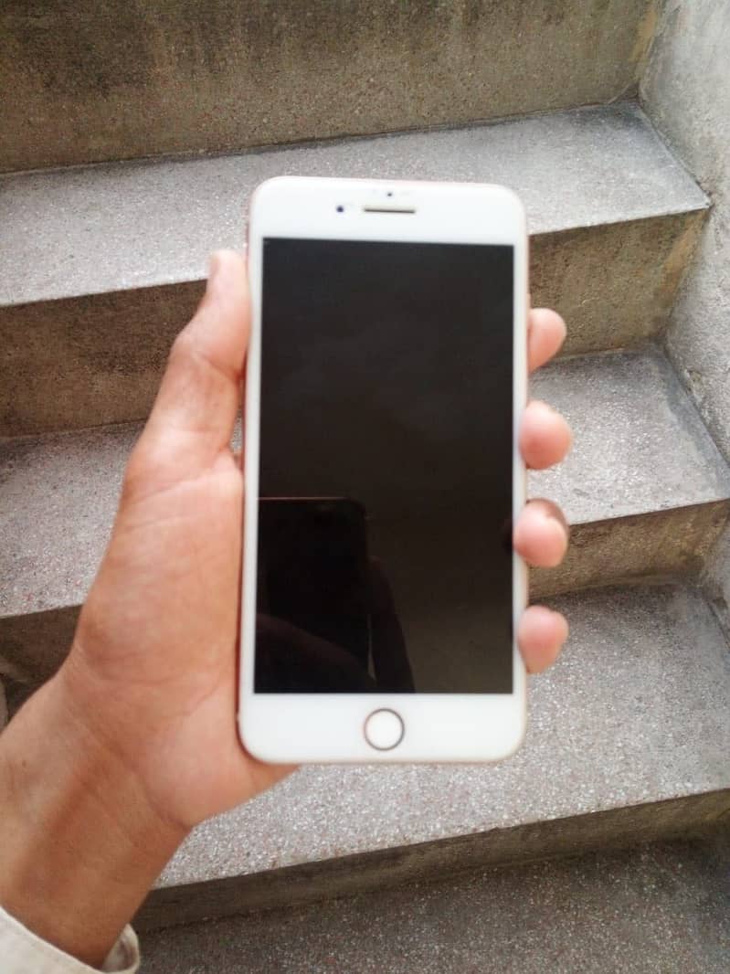 Apple iPhone 8 Plus 1