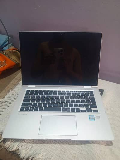 HP elitebook 1030 g2