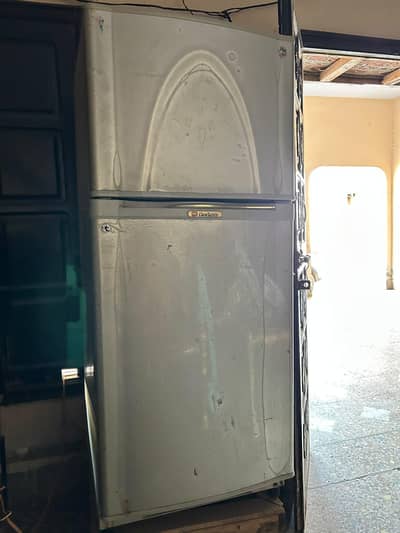 Dawlance Frig - Refrigerators & Freezers