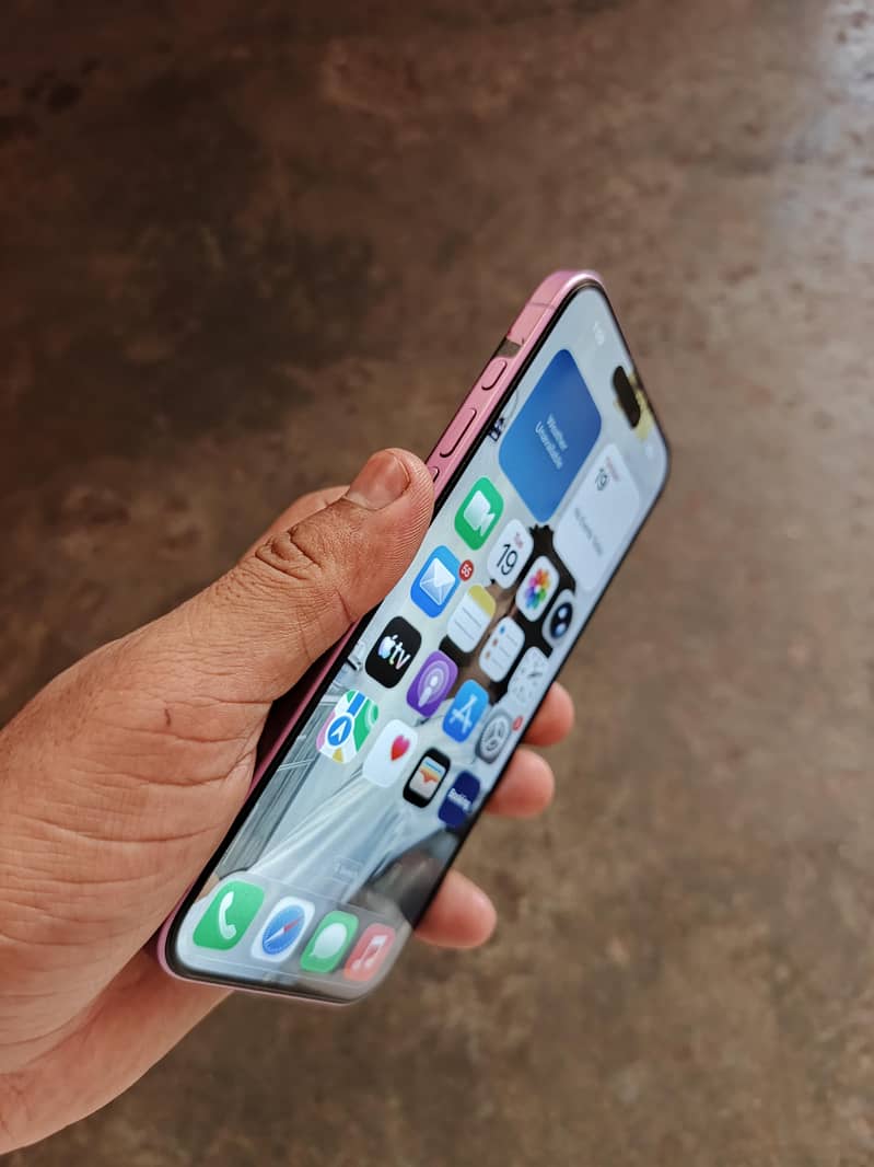 Apple iPhone 16 Plus 3