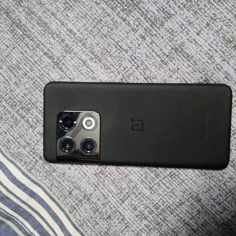 One Plus 10 Pro 1