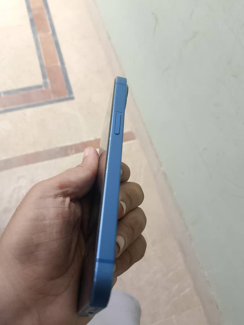 Apple iPhone 13 13