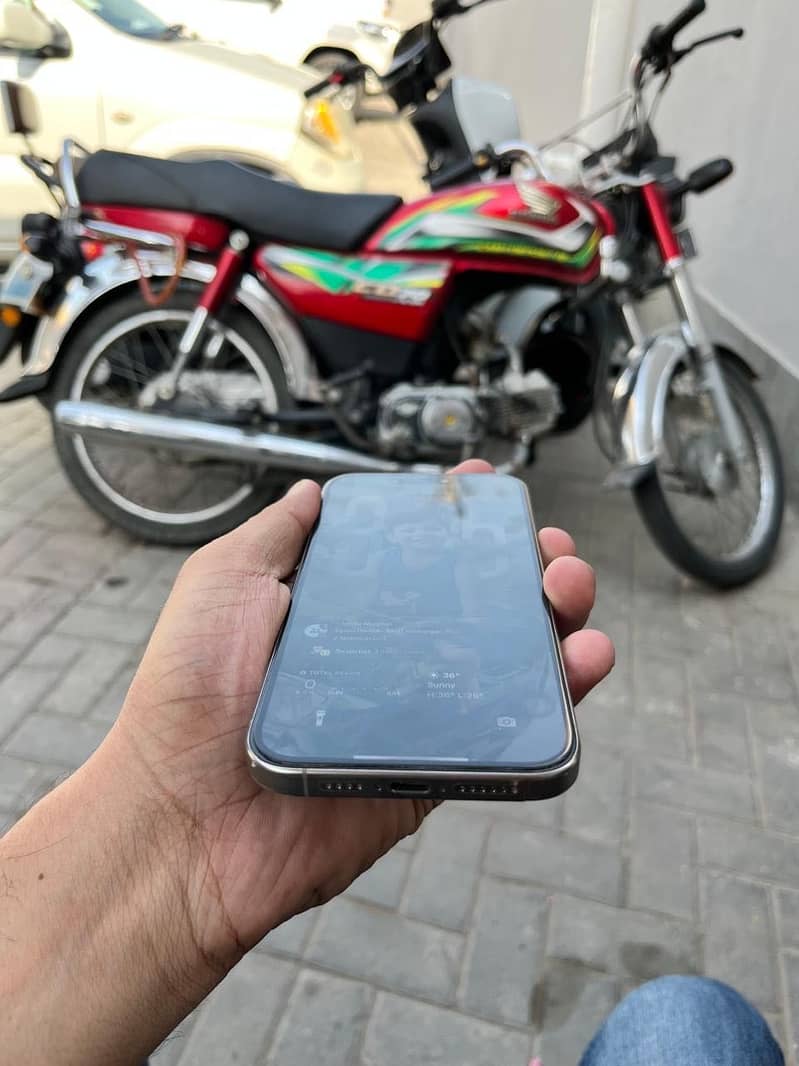 Apple iPhone 15 Pro Max 1