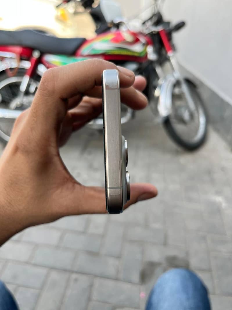 Apple iPhone 15 Pro Max 3