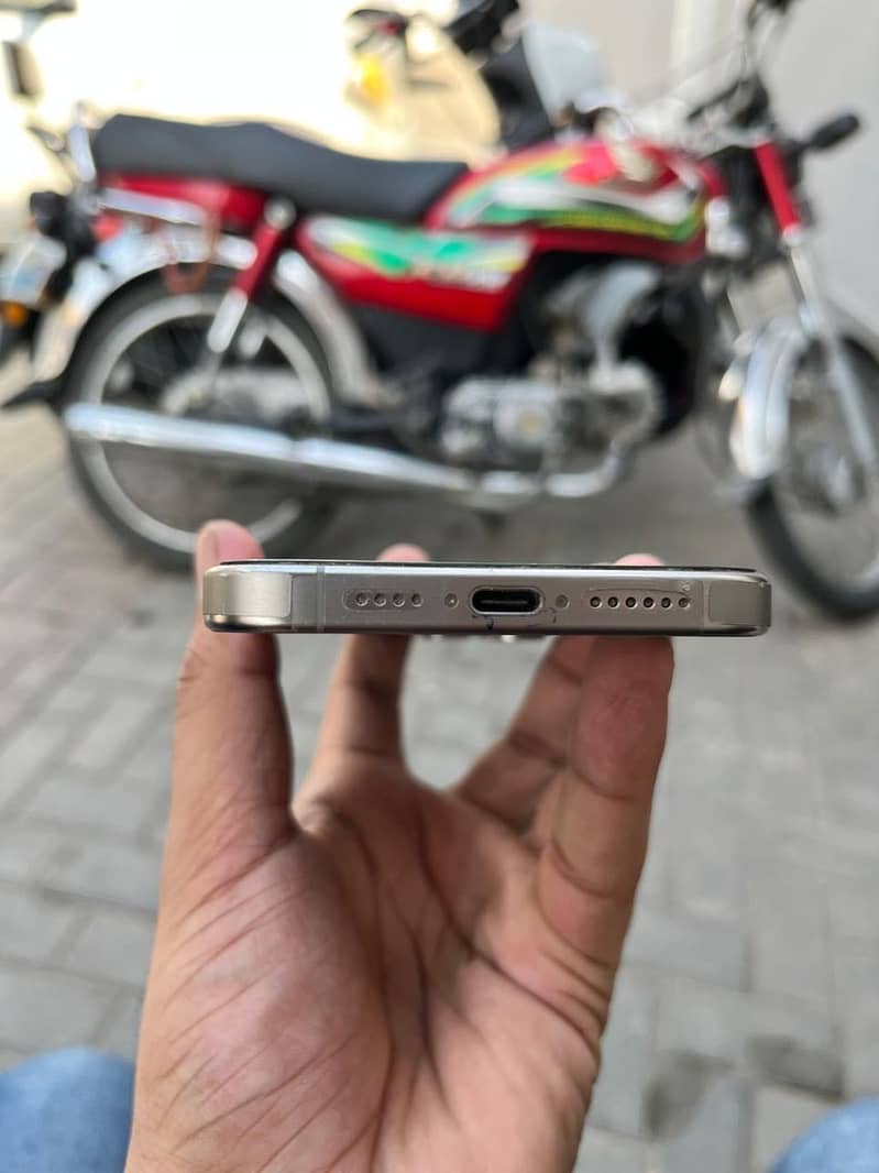 Apple iPhone 15 Pro Max 8